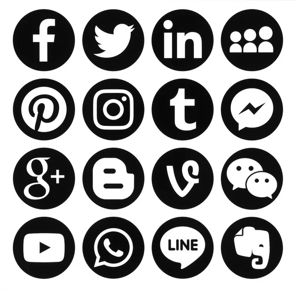 Коллекция популярных черных круглых икон социальных сетей — стоковое фото