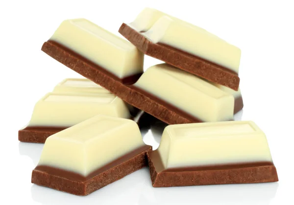 Gebroken chocoladerepen op witte achtergrond — Stockfoto