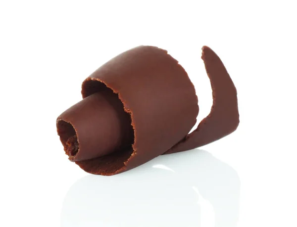 Schokoladenspäne auf weißem Hintergrund — Stockfoto