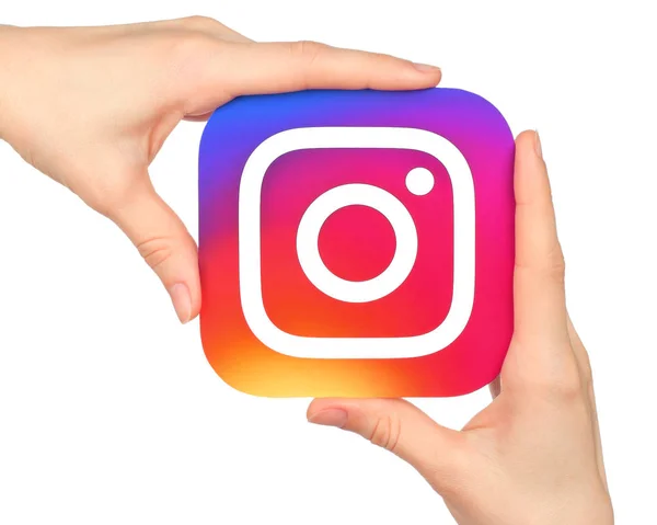 Mãos seguras ícone Instagram impresso em papel — Fotografia de Stock