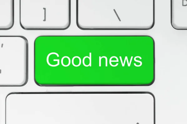 Gröna knappen med goda nyheter ord på tangentbordet — Stockfoto
