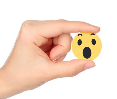 Facebook Wow empatik Emoji reaksiyon el tutar
