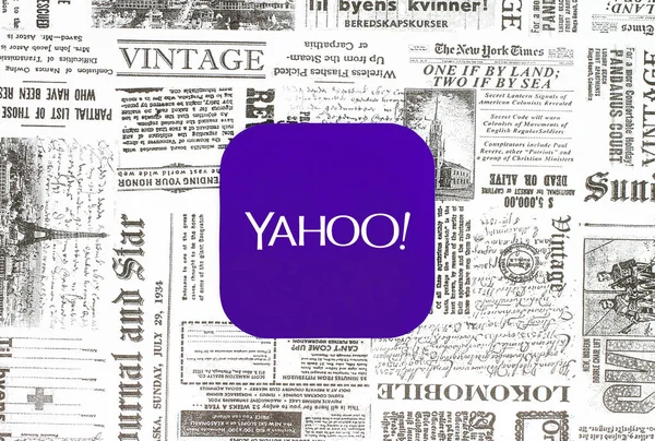 Ikon Yahoo pada latar belakang surat kabar retro — Stok Foto