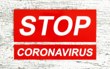 Ahşap arka planda Coronavirus kavramını durdur