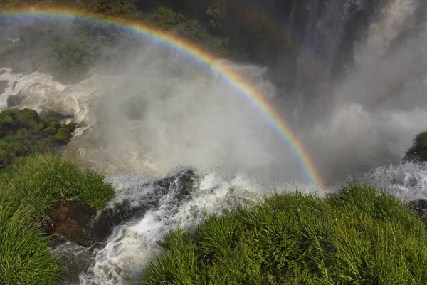 Rainbow against the background of falls splashes — Stock Photo, Image