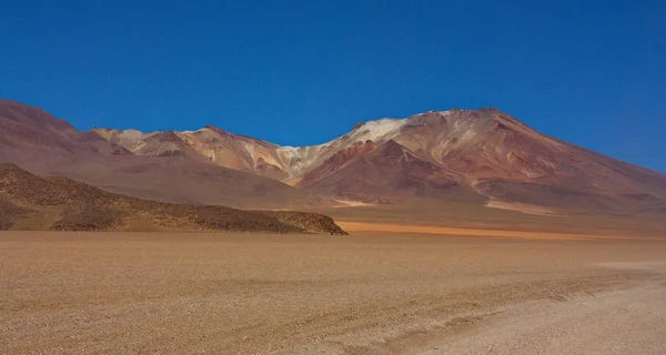 Montanhas coloridas no Altiplano na Bolívia — Fotografia de Stock