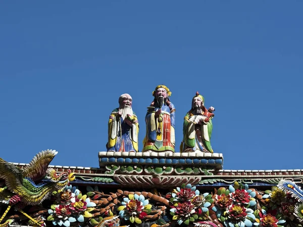 Kleurrijke god standbeeld — Stockfoto