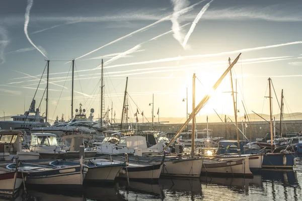 Jachten in de baai van Saint-Tropez — Stockfoto