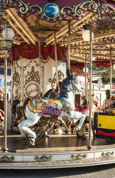 Carousel in amusement park — Stock Photo, Image