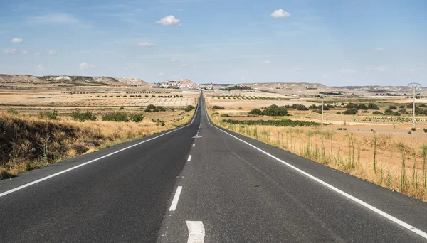 Lunga strada asfaltata . — Foto Stock