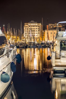 Gece cannes koyunda yatlar