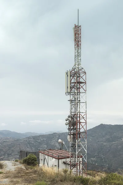 Torres com antenas de TV — Fotografia de Stock