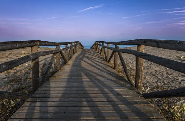 Wooden path to the beach — Stock Photo, Image