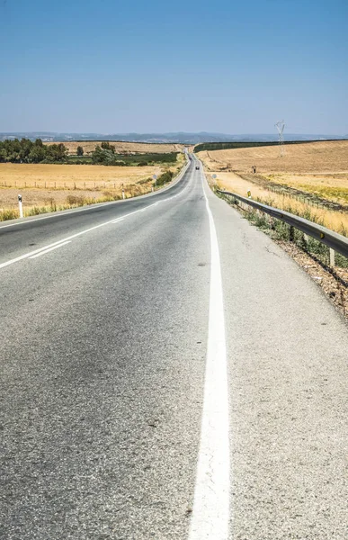 Uzun asfalt yol. — Stok fotoğraf