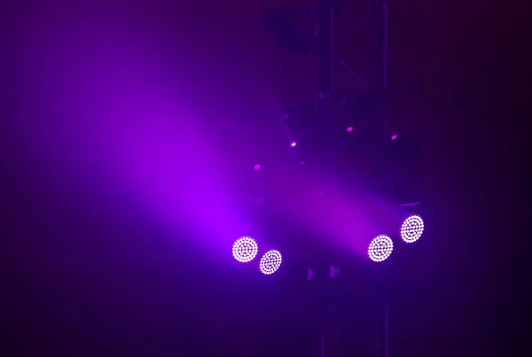 舞台上的紫色灯 — 图库照片