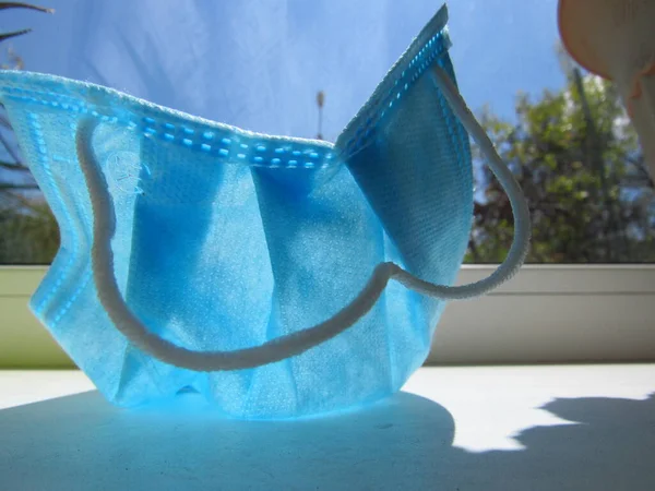 Máscara Protectora Alféizar Ventana Con Cielo Azul —  Fotos de Stock