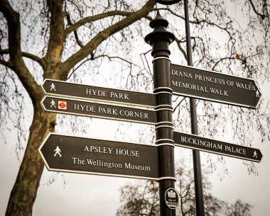 yol işaretleri Londra Birleşik Krallık