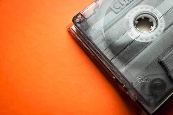 turuncu bir arka planda müzik kaseti detay