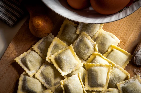 Raviolis italiens faits maison — Photo