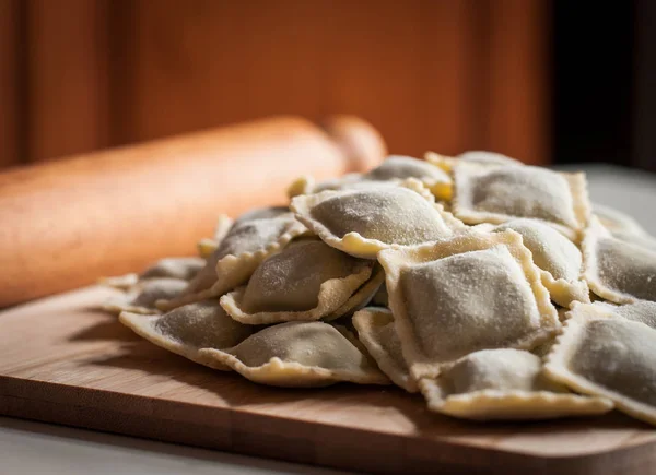 Italiaanse huisgemaakte ravioli — Stockfoto