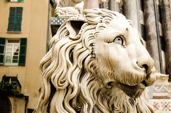 saint lawrence Katedrali'nın Cenova İtalya detay: heykel bir aslan yüz