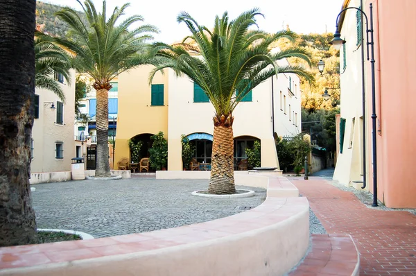 varigotti İtalya'nın merkezinde küçük bir kare görünümü