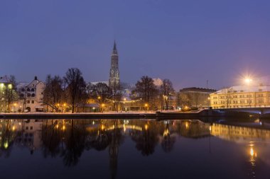 Mavi bir saatte, Landshut geceleri kışın Landshut