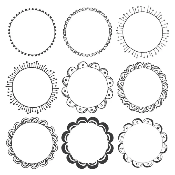 Molduras redondas desenhadas à mão, ornamentos de círculo —  Vetores de Stock
