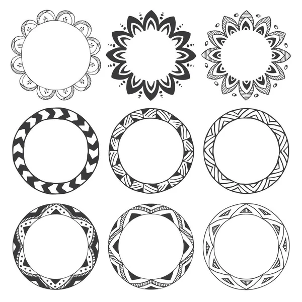Handgezeichnete runde Rahmen, Kreis-Ornamente — Stockvektor
