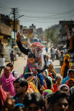 Adam ata binme çocukla