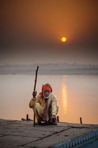 Hindu guggolás ülő ember — Stock Fotó