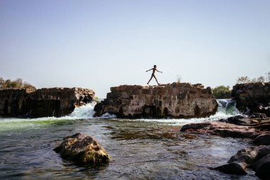 Çocuğun büyük buzlu su