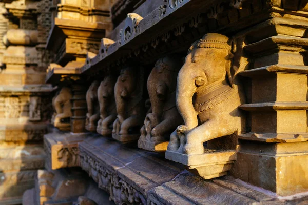 インドの寺院の古代の浮き彫り — ストック写真