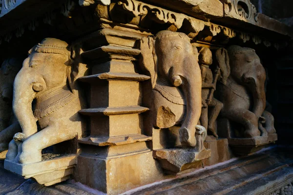 Ancien bas-relief du temple indien — Photo