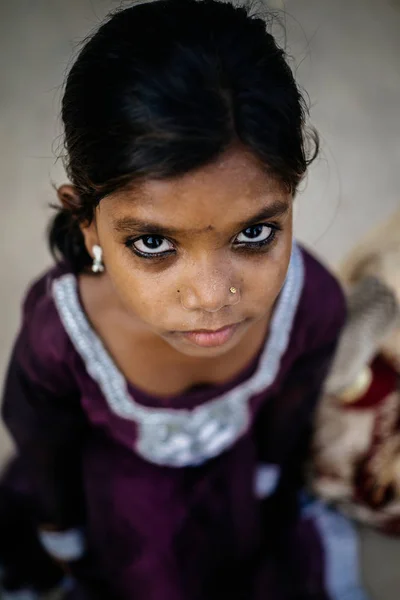 Küçük kız portresi Üstten Görünüm — Stok fotoğraf
