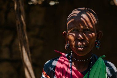 Afrikalı kabile kadın portresi