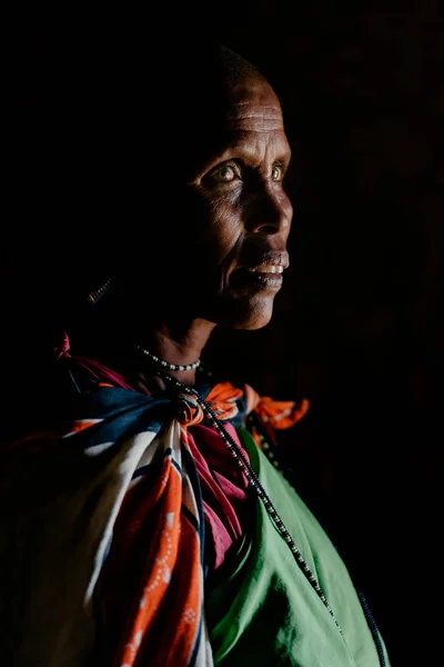 Portrét ženy afrického kmene — Stock fotografie