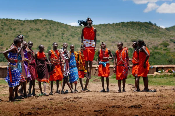 跳舞的非洲部落的成员 — 图库照片