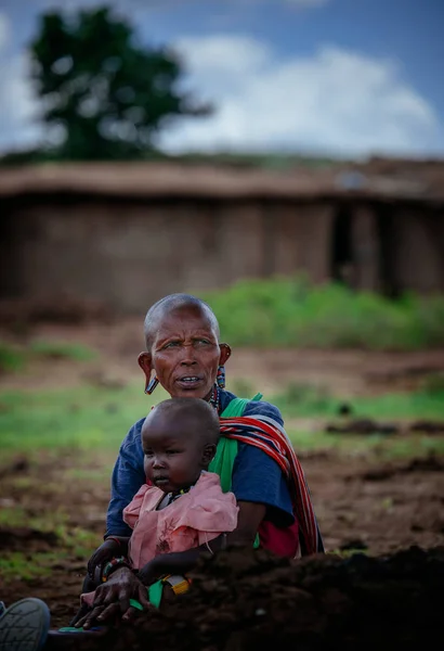 Africký kmen žena s dítětem — Stock fotografie