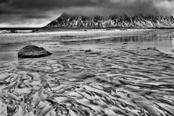 Buzlu Dağ Manzaralı
