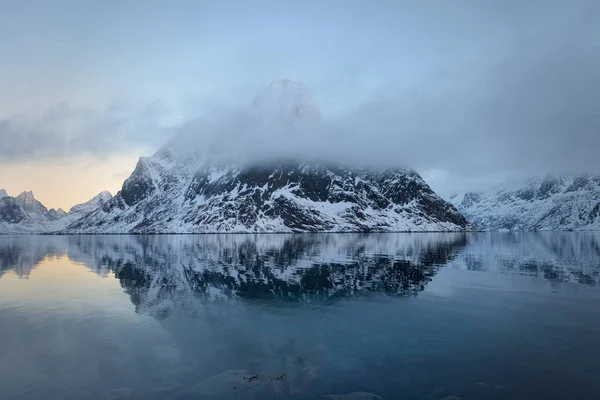 Buzlu Dağ Manzaralı