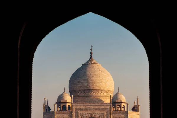 View on Taj Mahal from arch — Stock Photo, Image