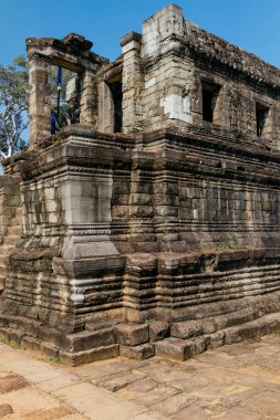 Terk edilmiş eski Budist tapınağı