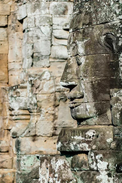 Kısma Budist tapınağı üzerinde insan yüzü