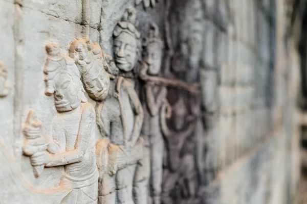 Antike Steinschnitzereien an buddhistischen Tempeln — Stockfoto