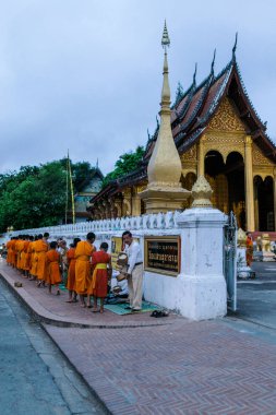 Rahipler tören alayı Caddesi üzerinde