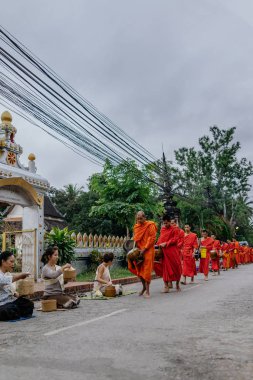 Rahipler tören alayı Caddesi üzerinde
