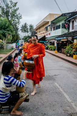 Rahipler tören alayı Caddesi üzerinde