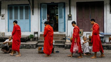 Rahipler tören alayı Caddesi üzerinde