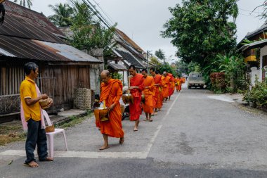 Rahipler tören alayı Caddesi üzerinde